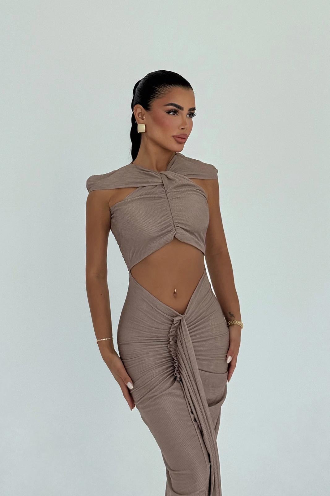 Robe Aura Magnétisme Sculptural & Épure Sensuelle 👸