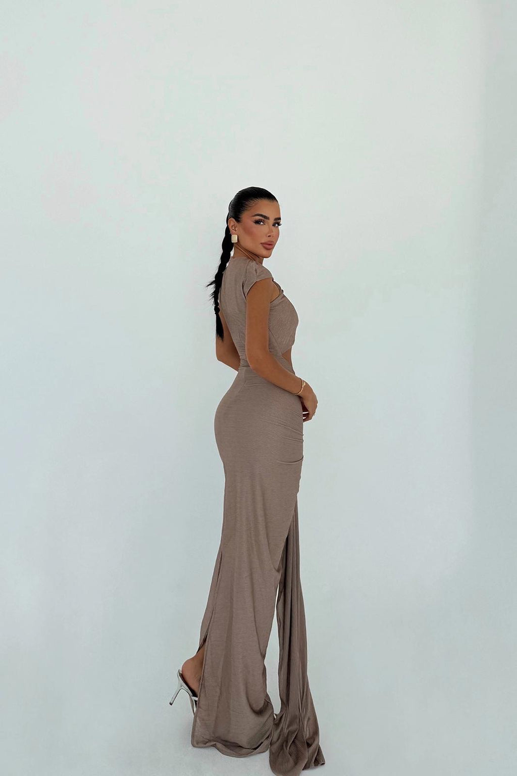 Robe Aura Magnétisme Sculptural & Épure Sensuelle 👸