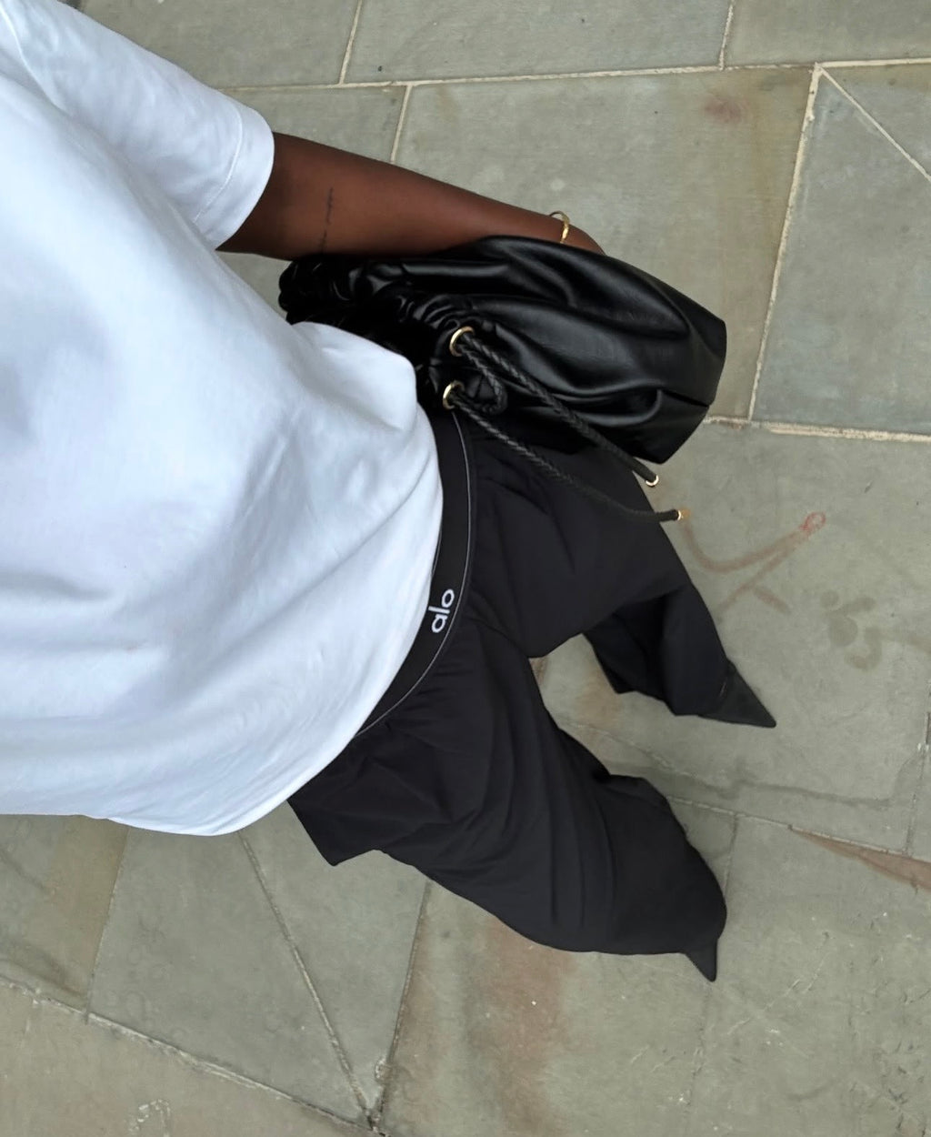 Pantalon large Alo Élégance décontractée & confort technique 🛼