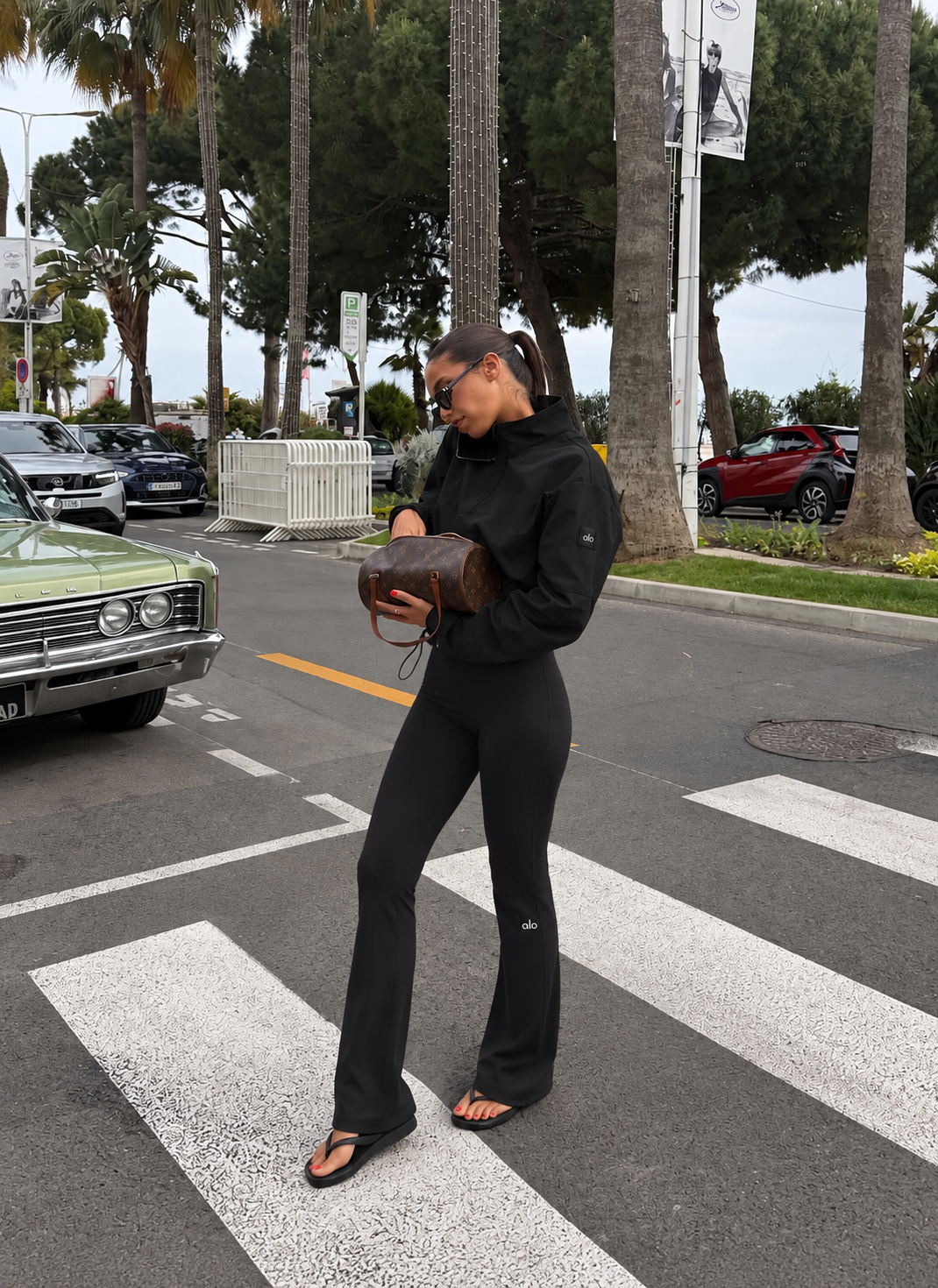 Legging Flare ALO Noir – Taille Haute