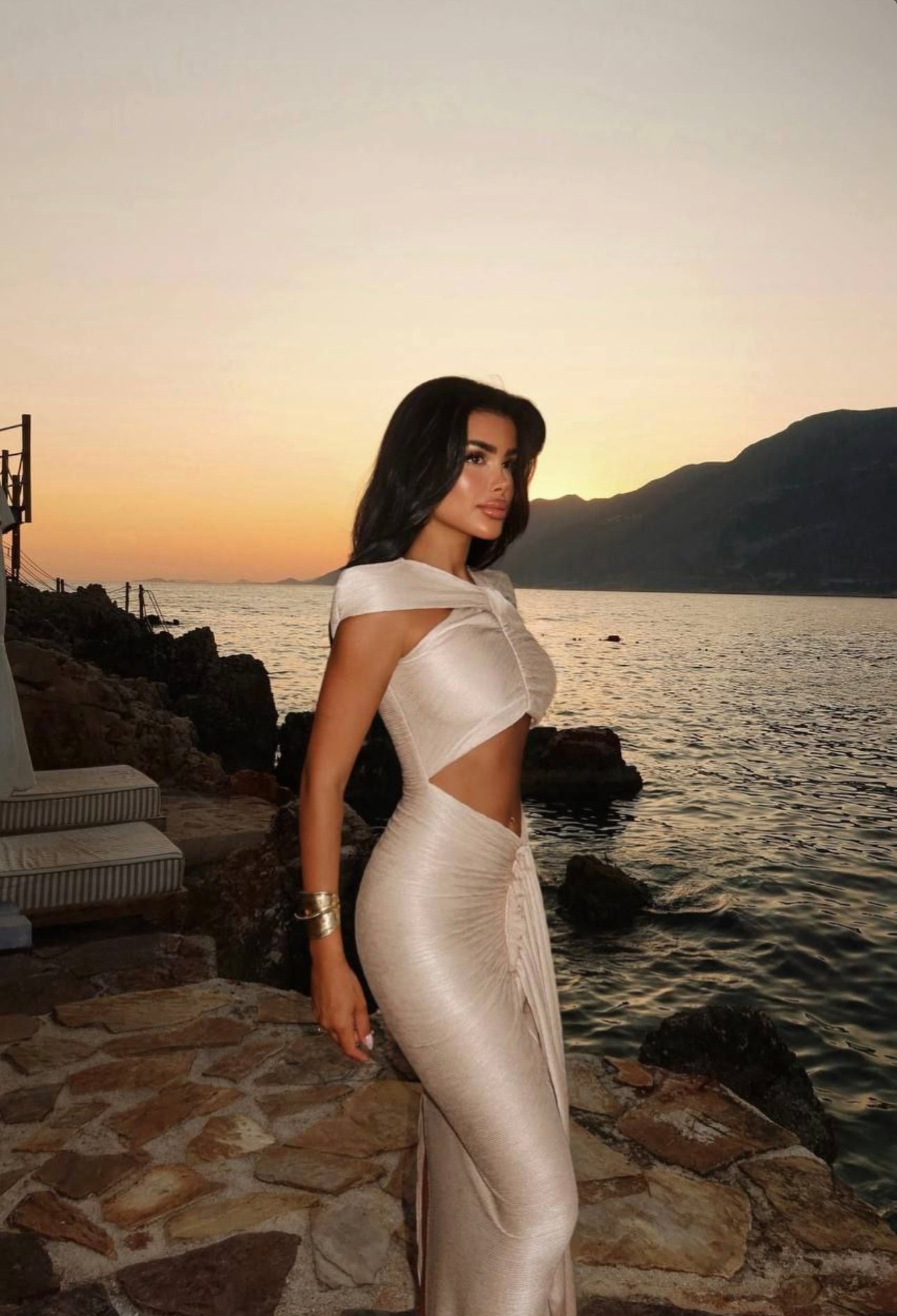 Robe Aura Magnétisme Sculptural & Épure Sensuelle 👸